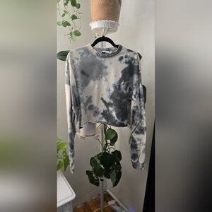 Chic Tie-Dye Cropped Sweatshirt in Green And Cream